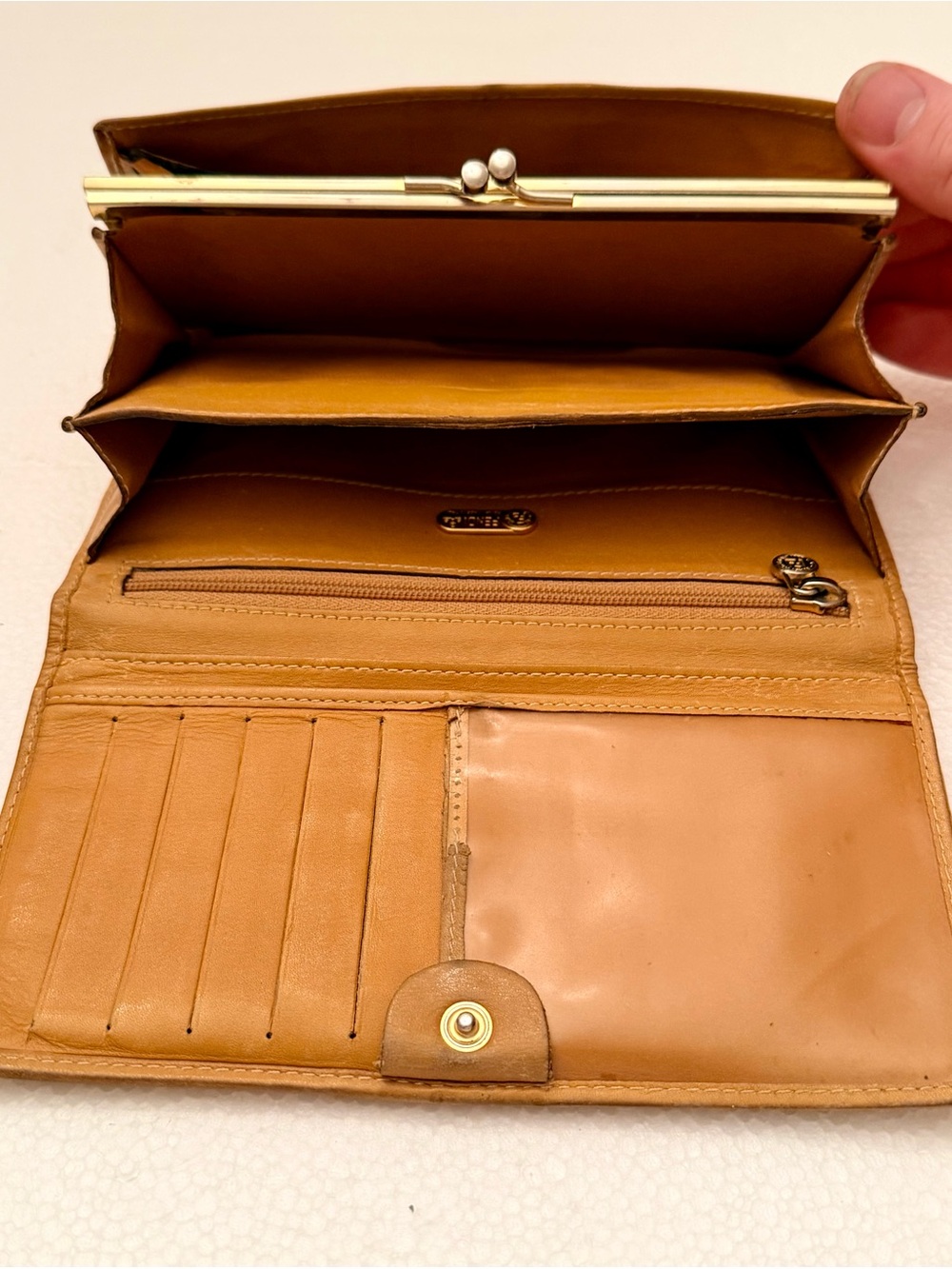 Vintage Fendi S.A.S. Roma Italy 1925 Tan Leather Kisslock Continental Wallet - Picture 8 of 9